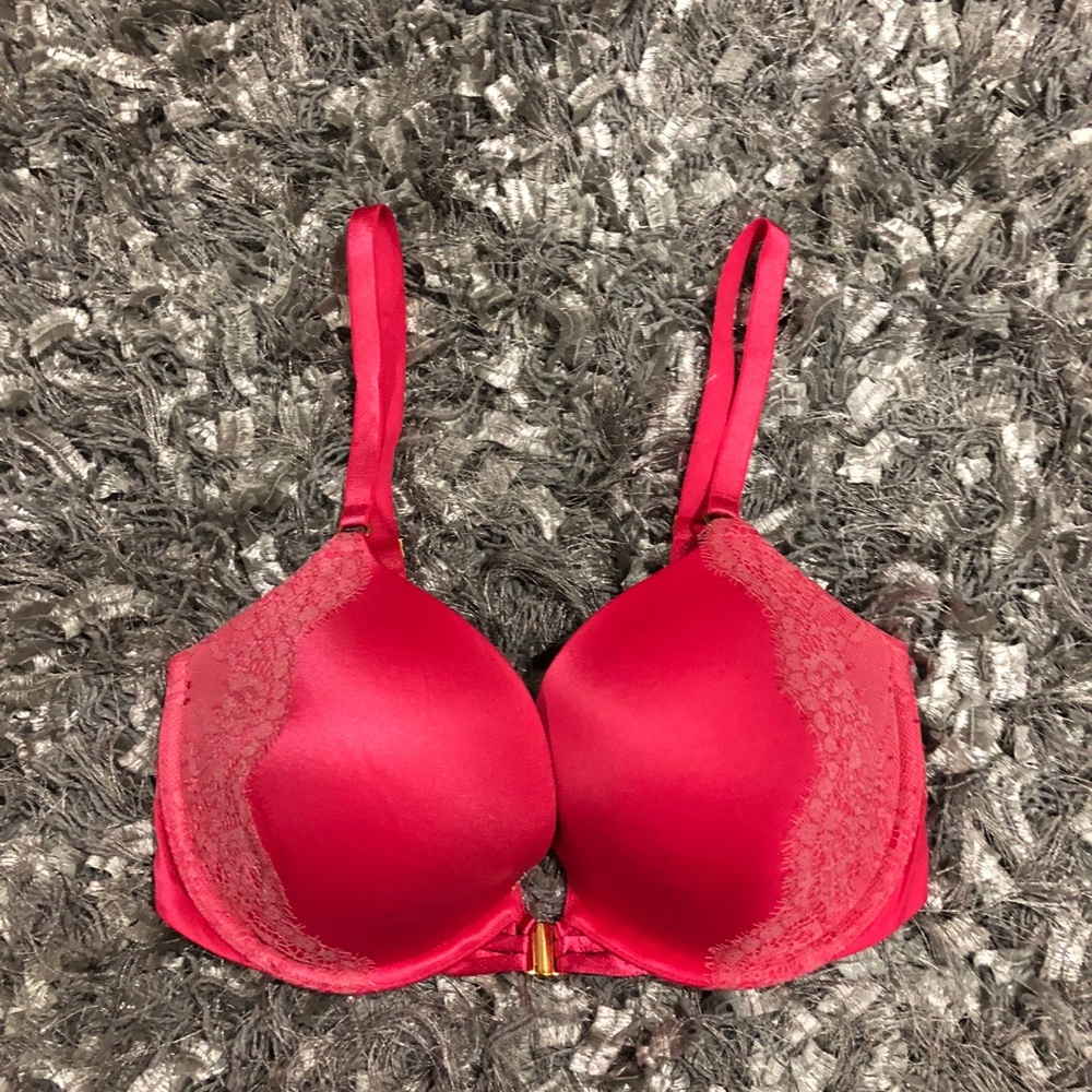 Victoria’s Secret bra 32DD
